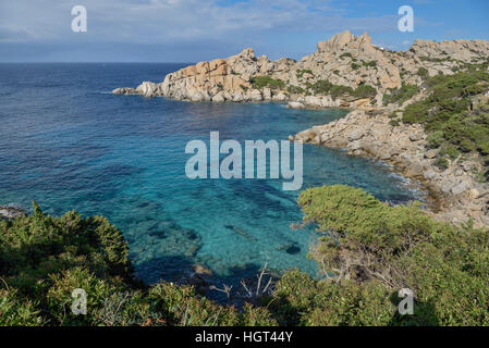 Une côte rocheuse, la péninsule de Capo Testa, Santa Teresa de Gallura, Sardaigne, Italie Banque D'Images