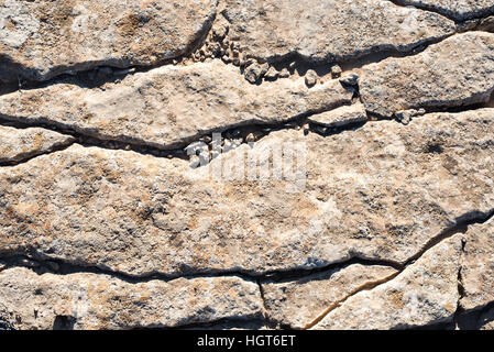 Fissure mur de pierres naturelles de la texture pour concevoir ou comme arrière-plan Banque D'Images