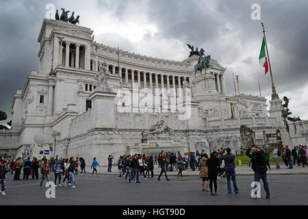 Van monument Victor-emmanuel II à Rome Banque D'Images