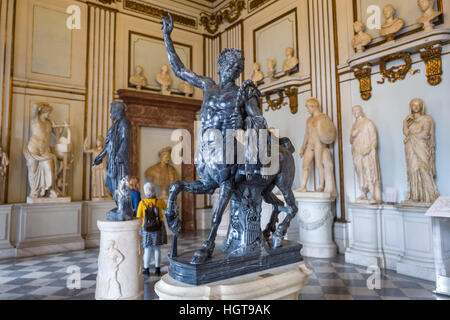 Statue de jeune Centaure signé par Papias et Works dans les musées du Capitole à Rome Banque D'Images