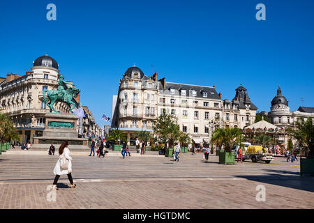 France, Loiret, Orleans, Martoi square et statue de Jeanne d'Arc Banque D'Images