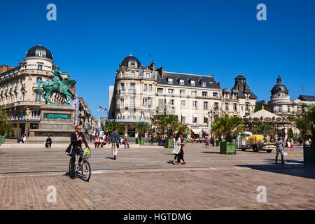 France, Loiret, Orleans, Martoi square et statue de Jeanne d'Arc Banque D'Images