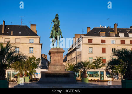 France, Loiret, Orleans, Martoi square et statue de Jeanne d'Arc Banque D'Images