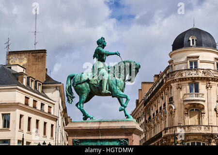 France, Loiret, Orleans, Martoi square et statue de Jeanne d'Arc Banque D'Images