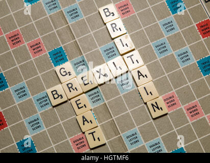 Scrabble letters spelling out Brexit Grande-bretagne dans des lettres Banque D'Images