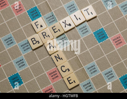 Scrabble letters spelling out Brexit France en lettres - quel effet Brexit ont sur la France ? Banque D'Images