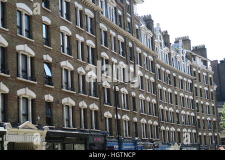 Immeuble victorien construit par Thomas philanthrope américain Peabody pour les pauvres de Londres Banque D'Images