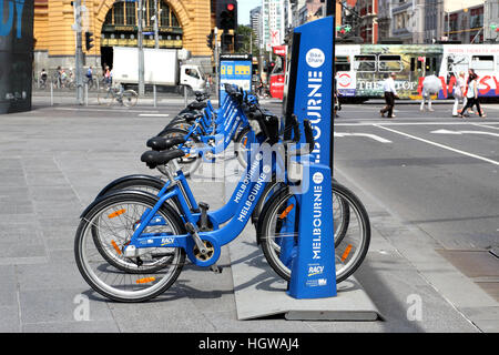 Melbourne La location de vélos dans la ville Banque D'Images