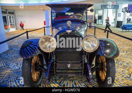 Detroit, Michigan - UNE GRUE 1917 Simplex sur l'affichage à la North American International Auto Show. Banque D'Images