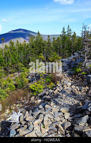 Avis de Sugarloaf Mountain de l'Appalachian Trail sur la montagne de Crocker Stratton, Maine. Banque D'Images