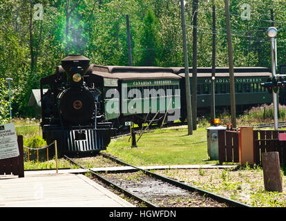 Fort Edmonton, Alberta, Canada, un moteur à vapeur d'époque d'arriver à la 19e siècle fort britannique qui est devenu Edmonton Banque D'Images