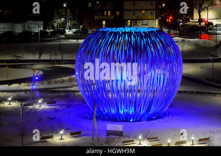 Montréal, Canada - le 12 décembre 2017 : Au (CUSM) L 'entrelacé des doigts par le sculpteur Antony Gormley, qui travaillent ensemble sur des équipes Banque D'Images