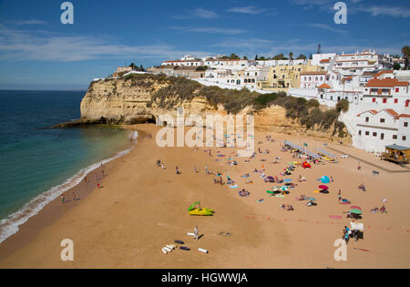 La plage de Carvoeiro, Lagoa, Algarve, Portugal Banque D'Images