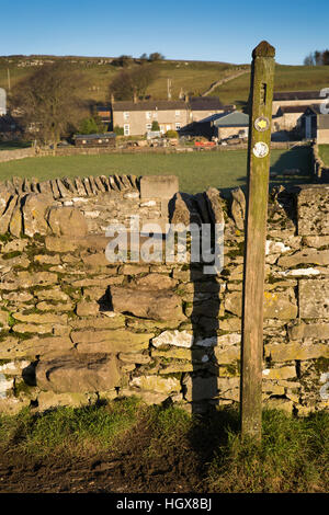 Royaume-uni, Angleterre, Derbyshire, Litton, sentier public sign post Banque D'Images