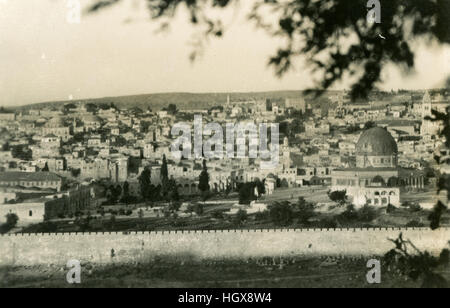Vue depuis le mont des Oliviers à Jérusalem à la coupole, Dôme du Rocher, l'Arabe Qubbat al-Ṣakhrah , culte à Jérusalem construite par la cal Omeyyade Banque D'Images