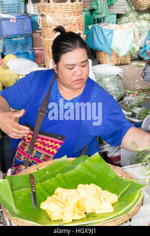 Les étals de marché sur Pak Khlong Talad marché, Bangkok, Thaïlande Banque D'Images