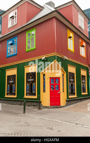 Une précédente pub, ce site à l'angle des rues Laugavegur et Klapparstígur à Reykjavik est maintenant à la maison à l'Bravó Café. Banque D'Images