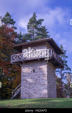 Watchtower, Limes reconstruit, Grosserlach-Grab Heidenbuckel, Rems-Murr Région, Bade-Wurtemberg, Allemagne Banque D'Images