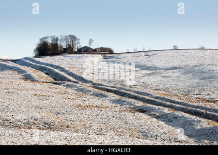 Mur d'Hadrien : le roman à Cawfield Vallum, sous une couche de neige légère Banque D'Images