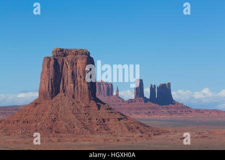 Merrick Butte (à gauche), Monument Valley Navajo Tribal Park, Utah, USA Banque D'Images