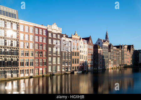 Vieille maison traditionnelle bâtiments à Amsterdam, Pays-Bas. Banque D'Images