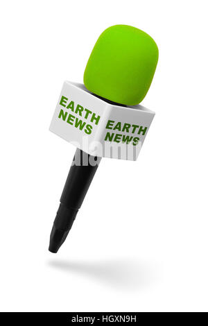 Microphone vert et noir avec Earth News isolé sur fond blanc. Banque D'Images