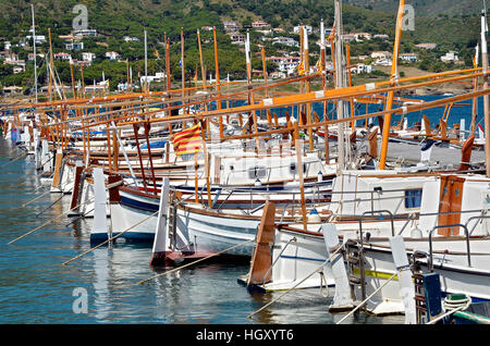 Bateaux à El Port de la Selva en Espagne Banque D'Images