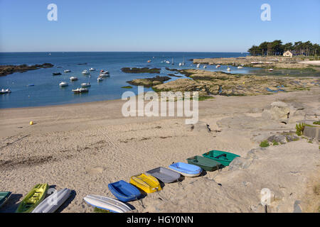 Plage et des bateaux à Lérat Piriac-sur-Mer, une commune française, située dans le département de l'ouest de la France Banque D'Images