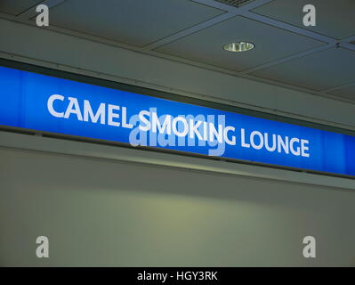 L'aéroport international de Munich Allemagne salon fumeurs de cigarette Camel. Prise en charge d'affaires commercial salon fumeurs Banque D'Images