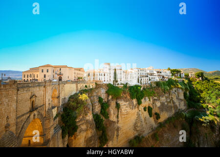 Le Tajo de Ronda est une gorge creusée par la rivière rio Guadalevin, sur lequel la ville de Ronda, Province de Malaga, Espagne Banque D'Images