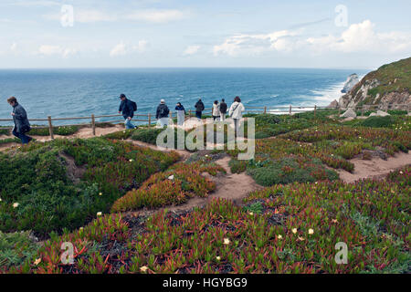 Le Cabo da Roca (le cap Roca) est un cap qui constitue le point le plus occidental de l'Europe continentale ou du Portugal Banque D'Images