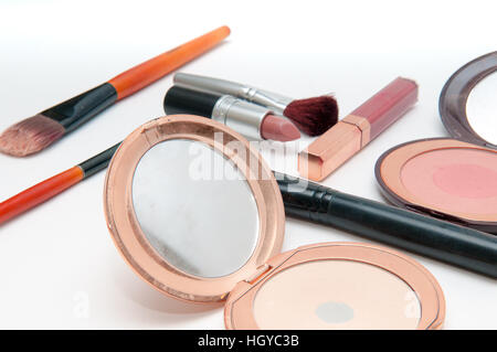 Jeu de maquillage, matières de make up bag isolated on white Banque D'Images