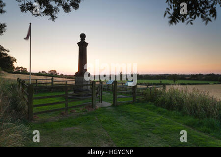 Le Cromwell Monument au coucher du soleil sur le site de la guerre civile de 1645 à Granby dans le Northamptonshire, Angleterre Banque D'Images