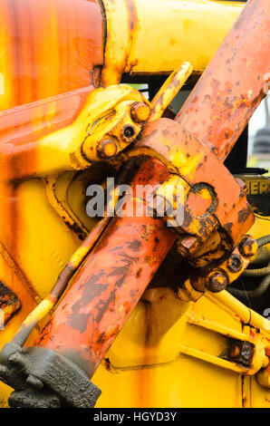 Détail de l'hydraulique sur rusty old bulldozer à Cape Palliser, Wairarapa, île du Nord, Nouvelle-Zélande Banque D'Images