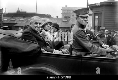 Le président des États-Unis, Warren G. Harding et de la Première Dame, Florence Kling Harding, Portrait in Backseat of Car, en route pour funérailles militaires, Washington DC, USA, Bain News Service, Mai 1921 Banque D'Images