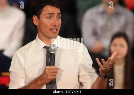 Kingston, Ontario, Canada. 12 Jan, 2017. Premier ministre Justin Trudeau parle lors d'une réunion publique à la salle du Souvenir à l'hôtel de ville de Kingston, en Ontario, le 12 janvier, 2017. © Lars Hagberg/ZUMA/Alamy Fil Live News Banque D'Images