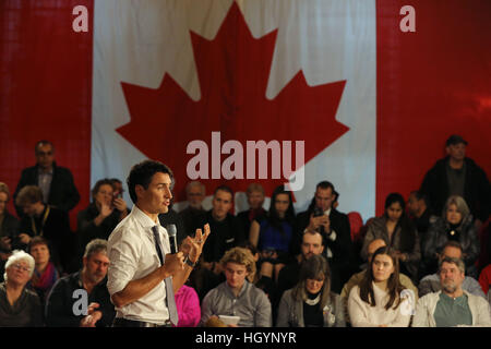 Kingston, Ontario, Canada. 12 Jan, 2017. Premier ministre Justin Trudeau parle lors d'une réunion publique à la salle du Souvenir à l'hôtel de ville de Kingston, en Ontario, le 12 janvier, 2017. © Lars Hagberg/ZUMA/Alamy Fil Live News Banque D'Images