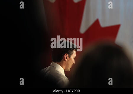 Kingston, Ontario, Canada. 12 Jan, 2017. Premier ministre Justin Trudeau parle lors d'une réunion publique à la salle du Souvenir à l'hôtel de ville de Kingston, en Ontario, le 12 janvier, 2017. © Lars Hagberg/ZUMA/Alamy Fil Live News Banque D'Images