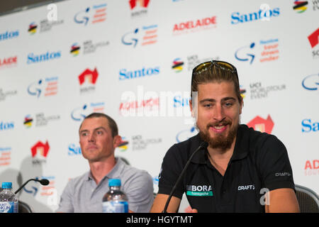 Adélaïde, Australie. 14 Jan, 2017. Conférence de presse avec (L-R) Simon Gerrans (ORICA-SCOTT), Peter Sagan (Bora) Hansgrohe, Tour Down Under, en Australie. © Gary Francis/ZUMA/Alamy Fil Live News Banque D'Images