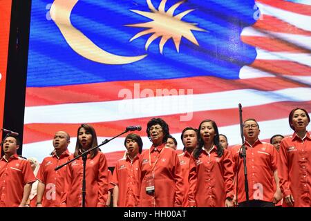 Shah Alam, Selangor, Malaisie. 14 Jan, 2017. La Malaisie a nouveau parti politique Parti Pribumi Bersatu Malaisie (PPBM) présidé par l'ancien Premier Ministre Mahathir Mohamad a tenu une excellente convention nationale le Jan 14, 2017 à Stade Malawati, Shah Alam, Selangor, Malaisie. Crédit : Chris Jung/ZUMA/Alamy Fil Live News Banque D'Images