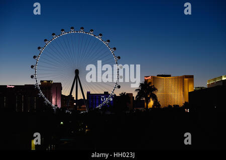 Las Vegas, Nevada, USA. Feb 27, 2015. Le High Roller à la promenade de LINQ est observé le long de la Strip de Las Vegas. Les 550 mètres de haut sur roue d'observation a ouvert le 31 mars 2014, et est actuellement le plus haut du monde grande roue. Crédit : David Becker/ZUMA/Alamy Fil Live News Banque D'Images