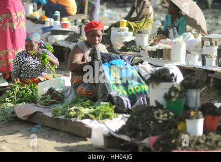 Vue sur le marché de Soweto près du complexe d'Kanyama à Lusaka, Zambie, 11 mars 2016. Le marché est ouvert tous les jours. - Pas de service de fil - Photo : Britta Pedersen/dpa-Zentralbild/ZB Banque D'Images