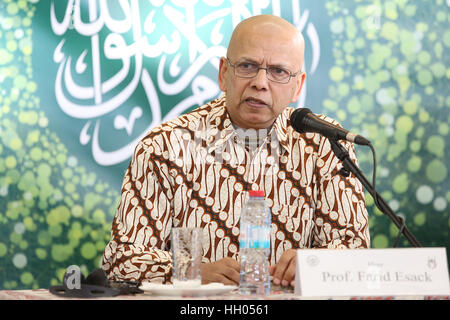 Hambourg, Allemagne. 15 Jan, 2017. Théologien islamique sud-africain Farid Esack et militant politique de l'Université de Johannesburg parle au cours d'une conférence de la Shura, le conseil des communautés islamiques à Hambourg au Centre islamique de Hambourg, Allemagne, 15 janvier 2017. Le thème de la 7e conférence de l'est l'islamophobie et SCHURA populisme de droite comme un défi pour l'Islam et la démocratie en Europe. Photo : Marques Bodo Bodo/marque/dpa/Alamy Live News Banque D'Images