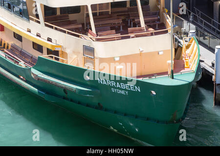 Arc d'ferry nommé narrabeen Sydney amarré à Circular Quay, Sydney, Australie Banque D'Images