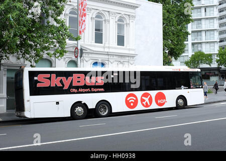 Le ciel Bus qui fait la navette entre le centre de Auckland et l'aéroport international d'Auckland. Banque D'Images