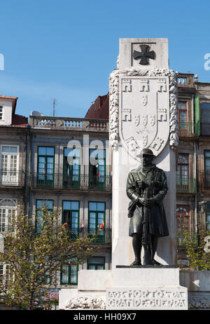 Porto, Portugal : le Monument aux morts de la Grande Guerre de Porto, par l'artiste Henrique Moreira, inauguré le 9 avril 1928 Banque D'Images