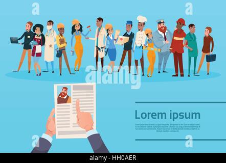 Curriculum Vitae du candidat Recrutement Poste, mains tiennent CV Profil Choisissez Groupe Occupation différente, les employés travailleurs Race Mix Illustration de Vecteur