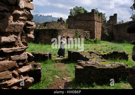 Château Royal Enclosure et autres monuments historiques de Gondar, Ethiopie. Gondar, au pied de la montagnes du Simien, fut fondée par le s de Fasilidas Banque D'Images