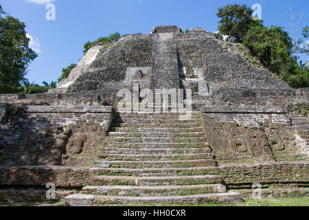 Temple haut, Lamanai ruines Maya, Belize Banque D'Images