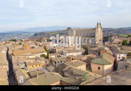 La rue principale de Orvieto vue aérienne. Banque D'Images